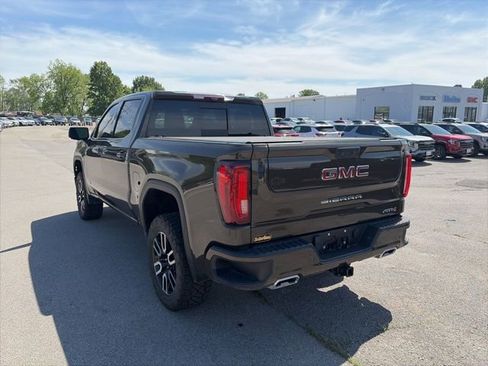 Used 2023 GMC Sierra 1500 AT4 w/ Technology Package AWD/4WD image 4