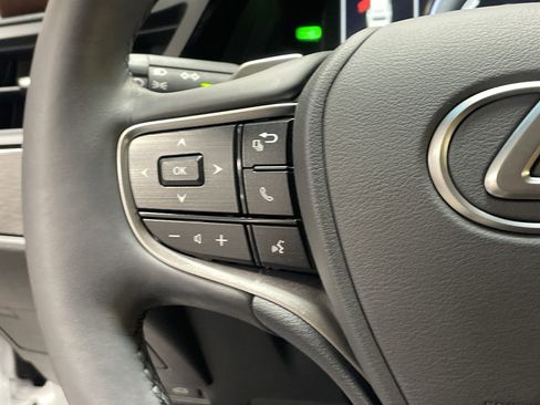 Used 2025 Lexus ES 300h w/ Premium Package image 18