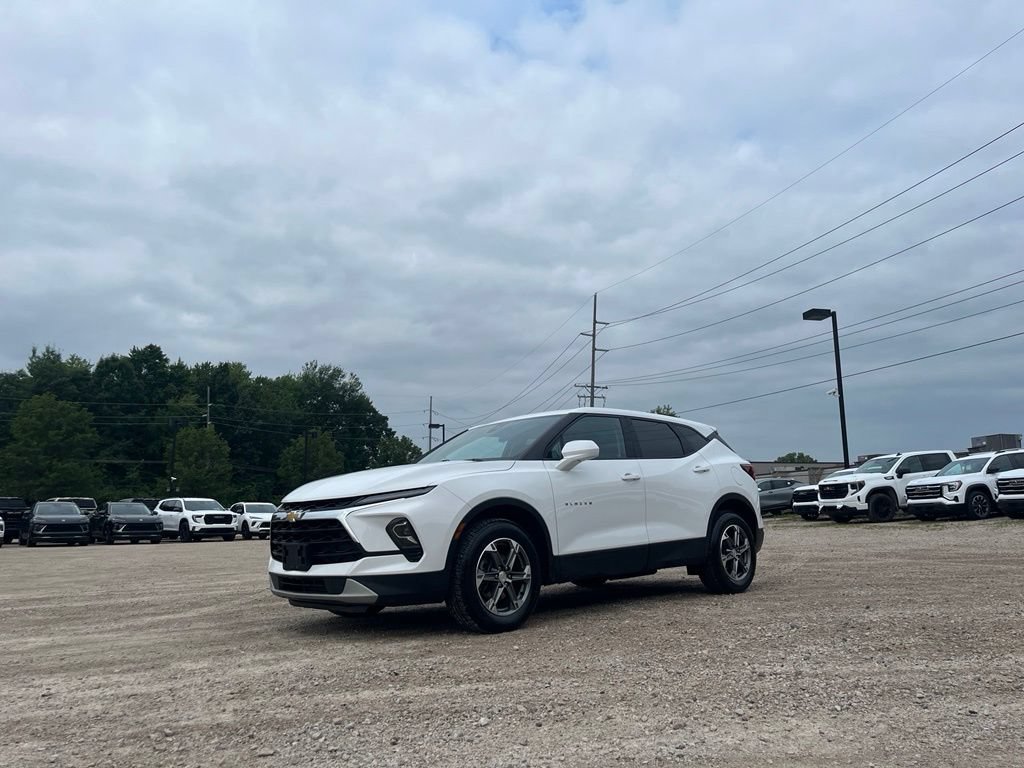 Used 2023 Chevrolet Blazer LT FWD image 2