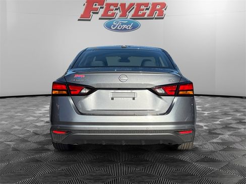 Used 2024 Nissan Altima 2.5 SV image 4