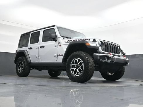 Used 2024 Jeep Wrangler Unlimited Rubicon AWD/4WD image 31