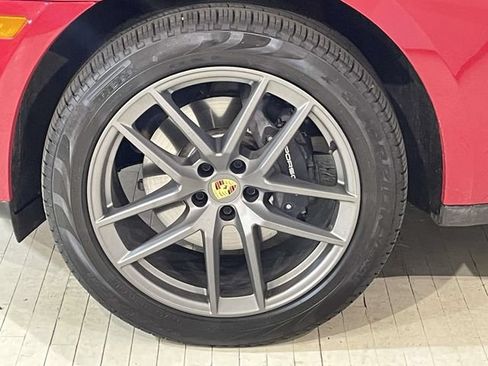 Certified 2026 Porsche Macan AWD/4WD image 13