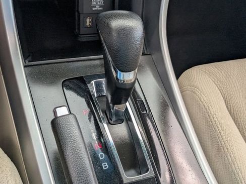 Used 2015 Honda Accord Hybrid Sedan image 25