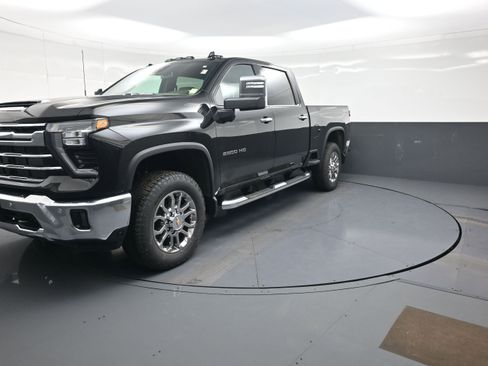 New 2026 Chevrolet Silverado 2500 LTZ w/ LTZ Convenience Package AWD/4WD image 7