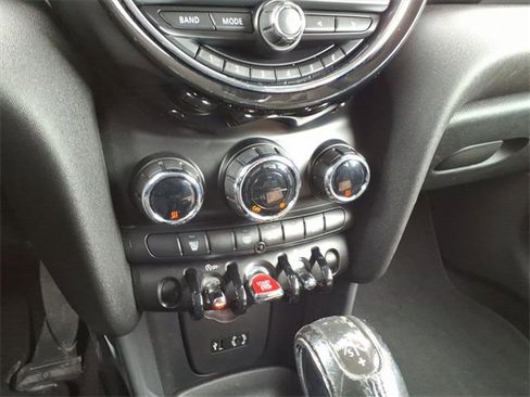 Used 2016 MINI Cooper 2-Door Hardtop image 18
