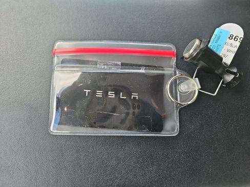 Used 2021 Tesla Model Y Long Range AWD/4WD image 32