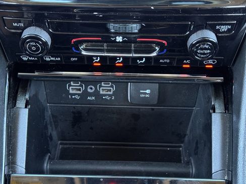 Used 2023 Jeep Grand Cherokee L Laredo image 19