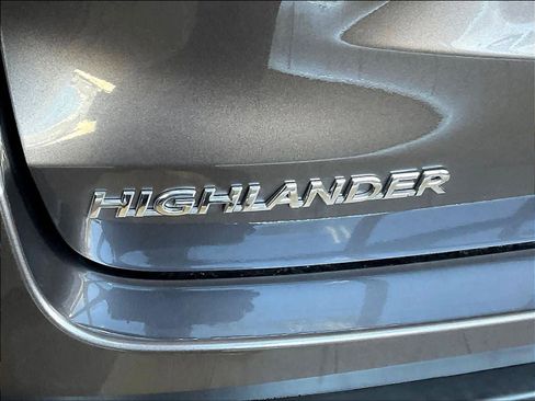 Used 2019 Toyota Highlander XLE image 29