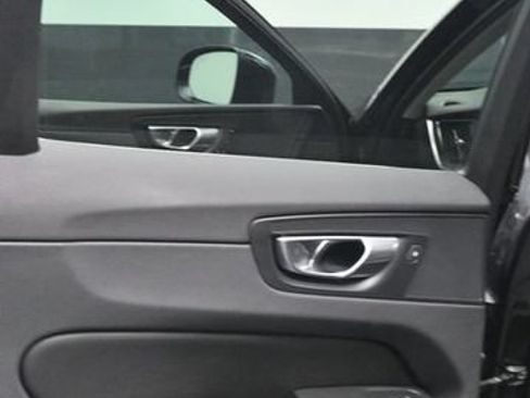 Used 2023 Volvo XC60 B5 Core AWD/4WD image 16