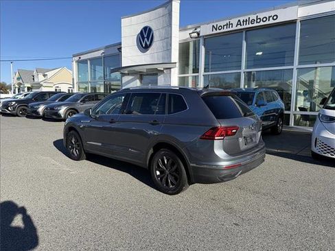Used 2022 Volkswagen Tiguan SE w/ Panoramic Sunroof Package AWD/4WD image 3
