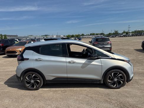 Used 2023 Chevrolet Bolt LT FWD image 9