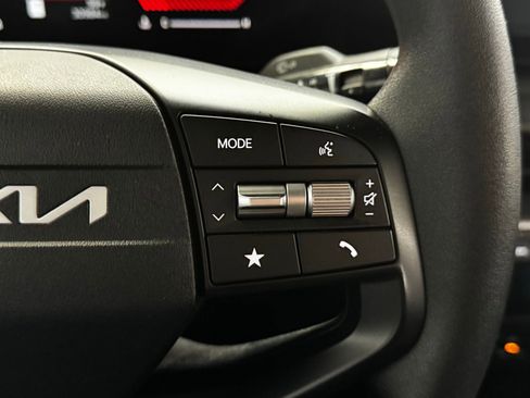 Used 2025 Kia K4 LXS image 19