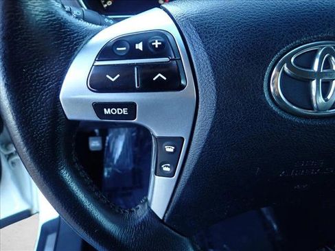 Used 2012 Toyota Highlander Limited w/ Tow Pkg image 16