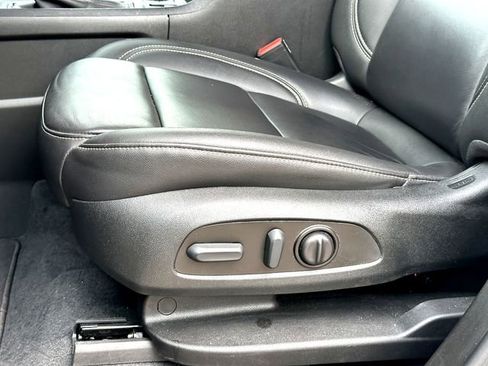 Used 2023 Chevrolet Traverse LT FWD image 12