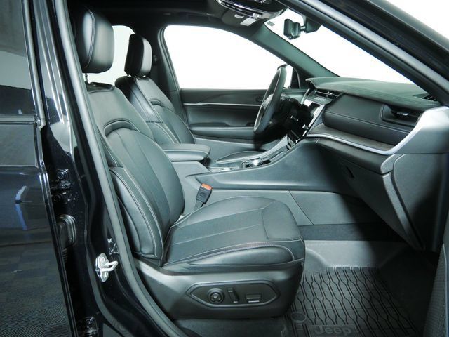 Used 2026 Jeep Grand Cherokee Limited AWD/4WD image 12