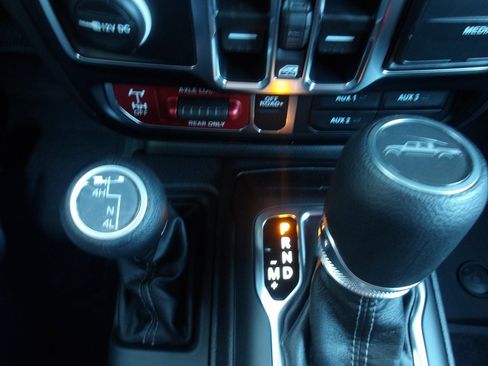 New 2025 Jeep Gladiator Willys image 18