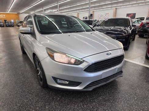 Used 2017 Ford Focus SEL FWD image 4