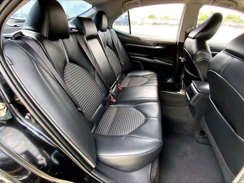 Used 2020 Toyota Camry SE FWD image 19