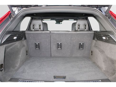 Used 2025 Cadillac XT4 Premium Luxury image 25