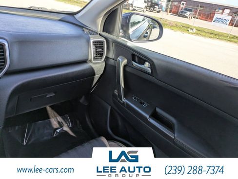 Used 2021 Kia Sportage LX AWD/4WD image 15