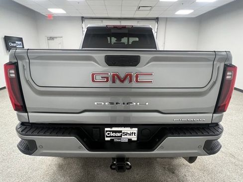 Used 2025 GMC Sierra 3500 Denali w/ Denali Reserve Package image 9