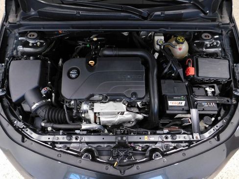 Used 2018 Chevrolet Malibu LT image 15