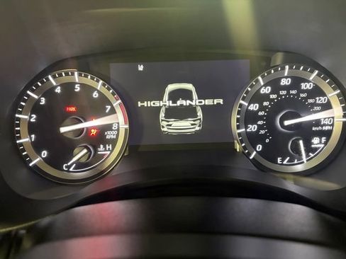 Used 2022 Toyota Highlander XLE image 14