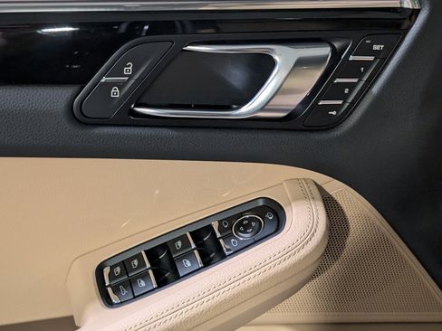 New 2026 Porsche Macan image 21