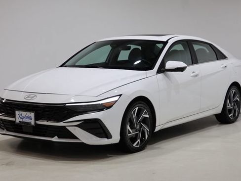 Used 2024 Hyundai Elantra Limited FWD image 3