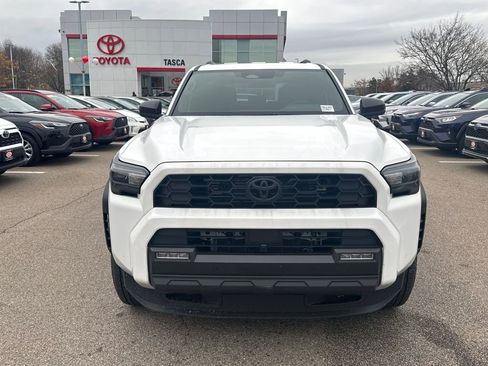 Used 2025 Toyota 4Runner TRD Off-Road image 2