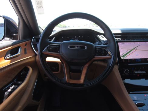 Used 2023 Jeep Grand Cherokee L Summit AWD/4WD image 24