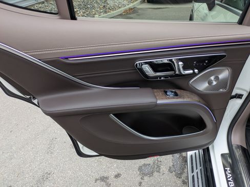 Used 2024 Mercedes-Benz Maybach EQS 680 4MATIC image 31