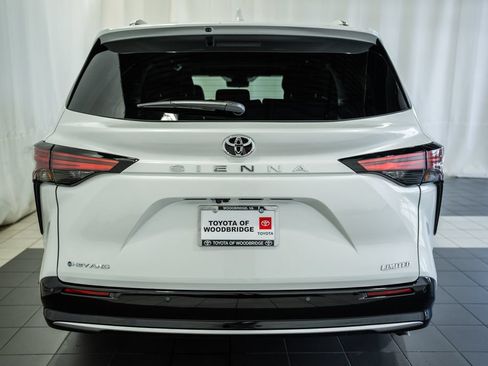 Used 2026 Toyota Sienna Limited AWD/4WD image 5