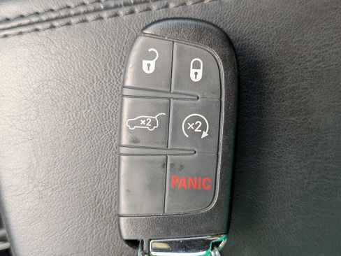 Used 2025 Jeep Compass Latitude w/ Convenience Group AWD/4WD image 36
