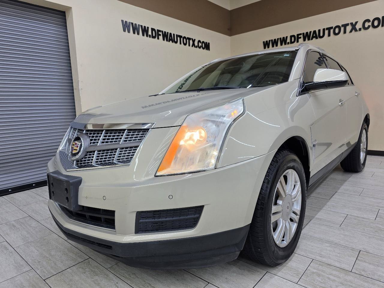 Used 2011 Cadillac SRX Luxury FWD image 2