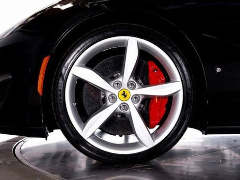 Used 2020 Ferrari Portofino image 18