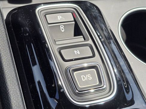 Used 2025 Honda Pilot Touring image 9