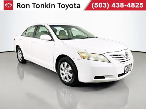Used 2009 Toyota Camry LE FWD image 1