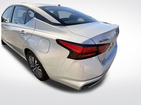 Used 2024 Nissan Altima 2.5 SV image 14