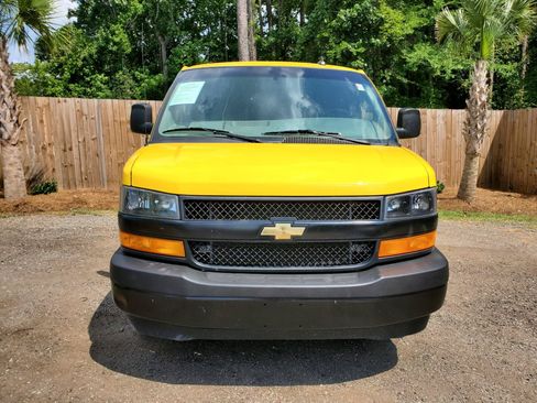 Used 2021 Chevrolet Express 2500 RWD image 18