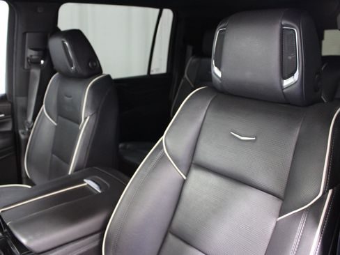 Used 2022 Cadillac Escalade ESV Sport w/ Touring Package AWD/4WD image 4