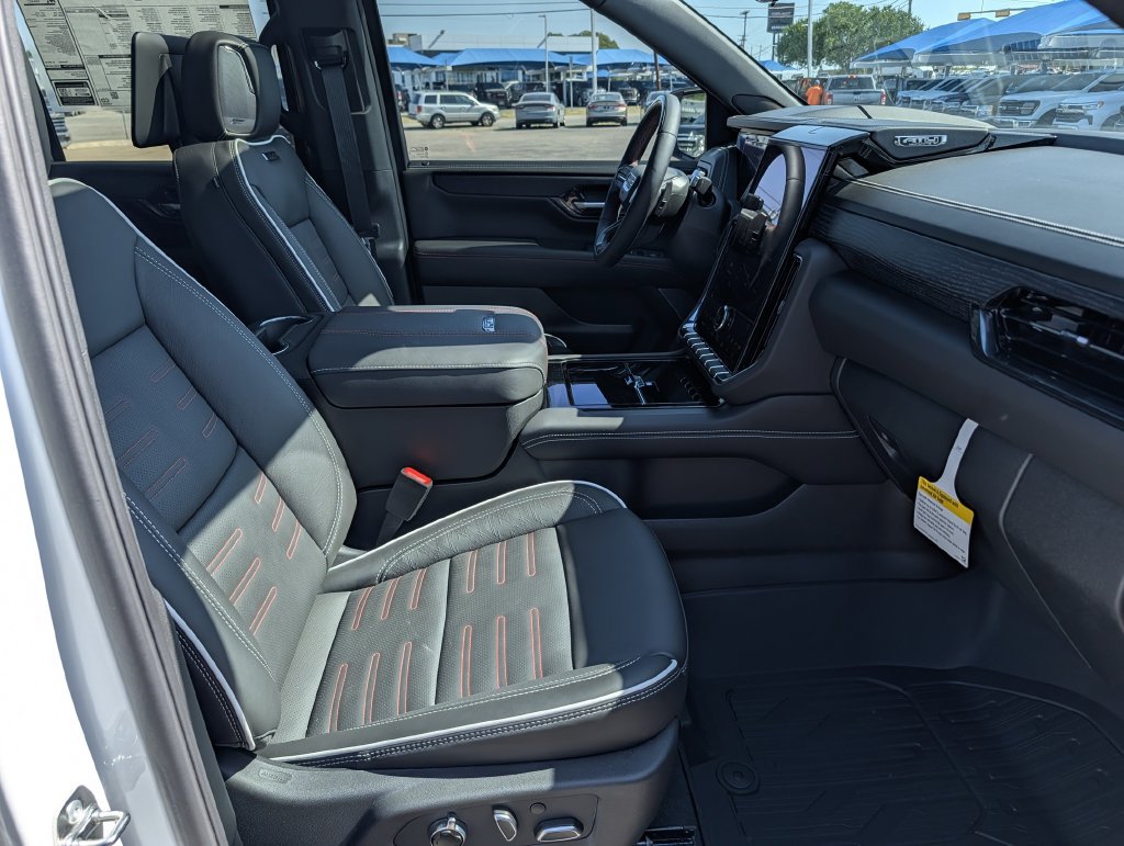 New 2026 GMC Yukon AT4 Ultimate w/ LPO, Floor Liner Package AWD/4WD image 34