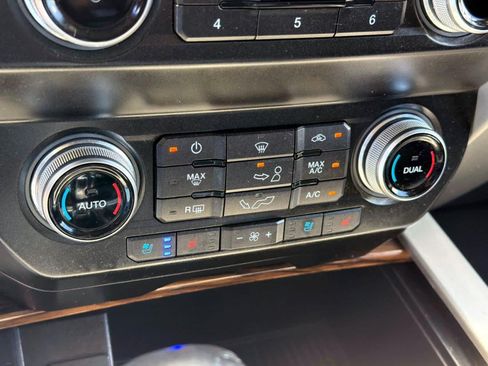 Used 2019 Ford F150 Lariat w/ Equipment Group 502A Luxury AWD/4WD image 24