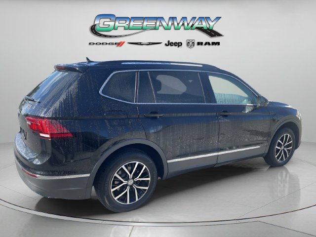 Used 2021 Volkswagen Tiguan SE w/ Panoramic Sunroof Package FWD image 4