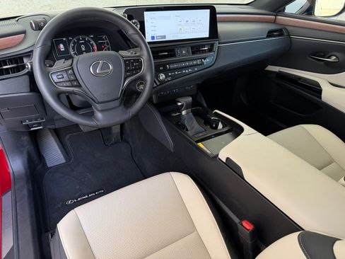 Used 2025 Lexus ES 350 350 w/ Premium Package image 2