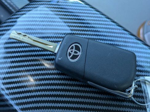 Used 2022 Toyota Corolla LE FWD image 31