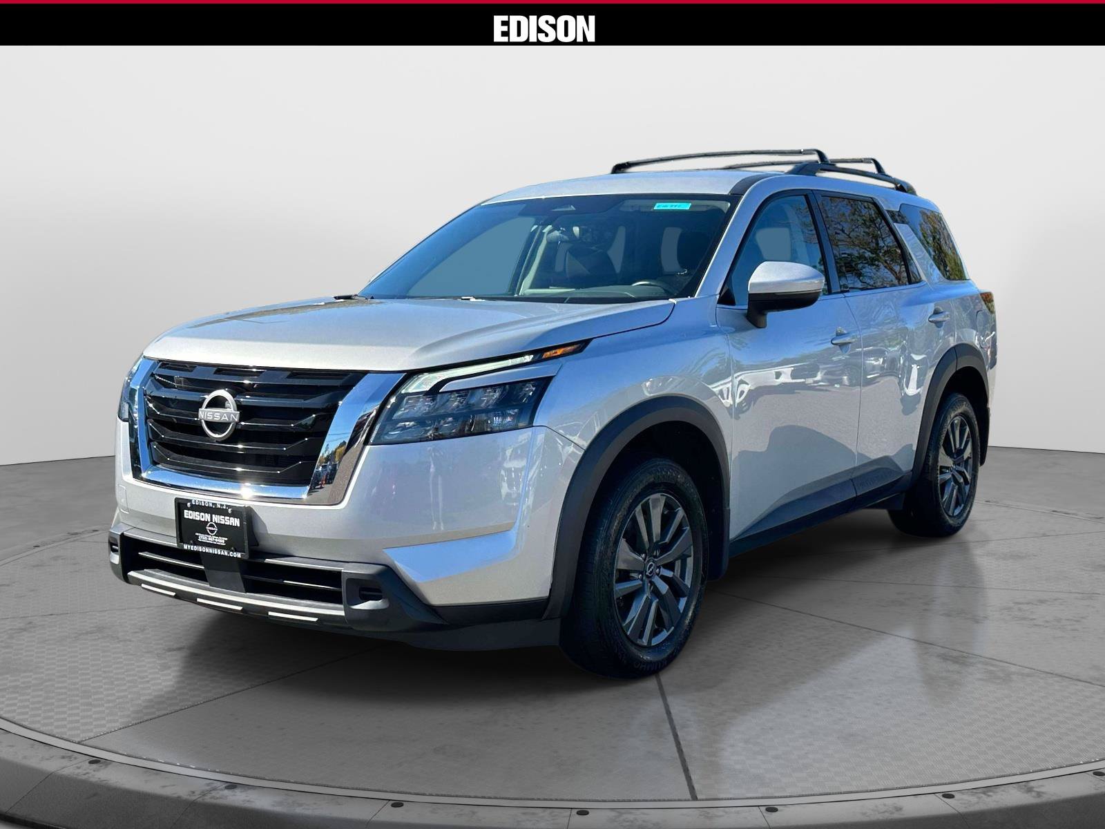 Used 2024 Nissan Pathfinder SV w/ Cargo Package AWD/4WD image 2