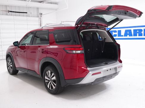 Used 2023 Nissan Pathfinder SL FWD image 9