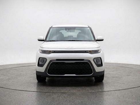 Used 2025 Kia Soul LX w/ LX Technology Package FWD image 2