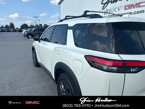 Used 2023 Nissan Pathfinder SV w/ SV Premium Package FWD image 3